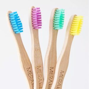 Cepillos de dientes de niños de colores
